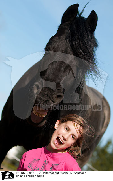 girl and Friesian horse / NS-02848