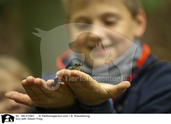 Junge mit Teichfrosch / boy with Green Frog / SK-01681