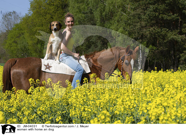 woman with horse an dog / JM-04031