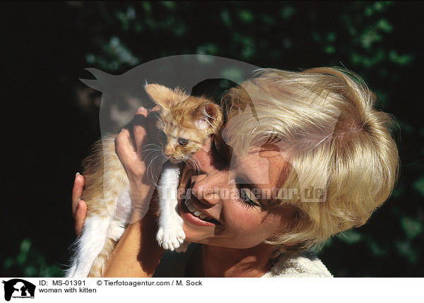 Frau mit Ktzchen / woman with kitten / MS-01391