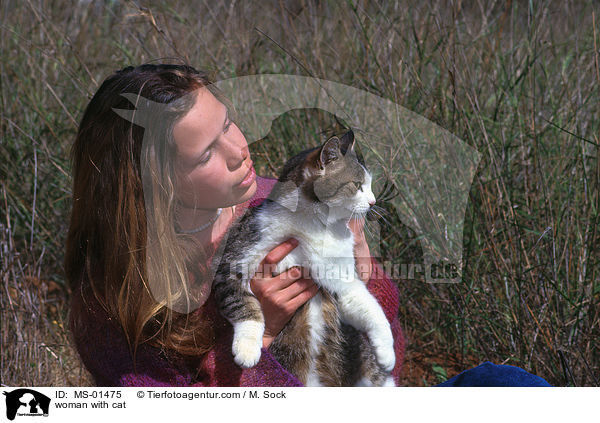 woman with cat / MS-01475