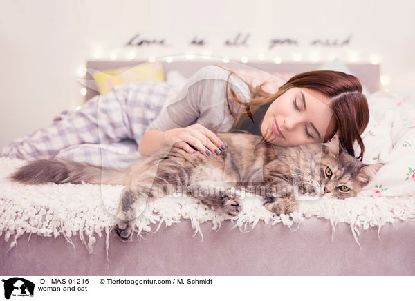Frau und Katze / woman and cat / MAS-01216