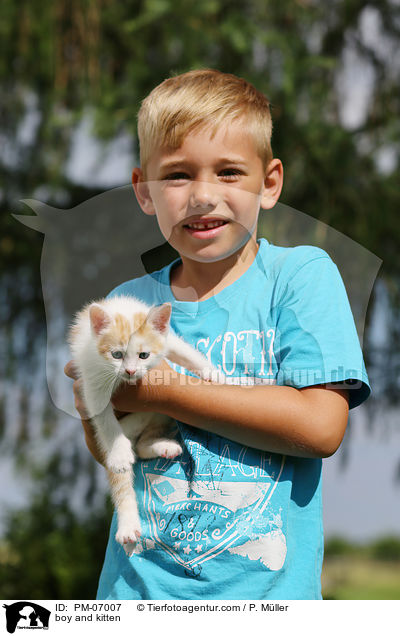 Junge und Ktzchen / boy and kitten / PM-07007