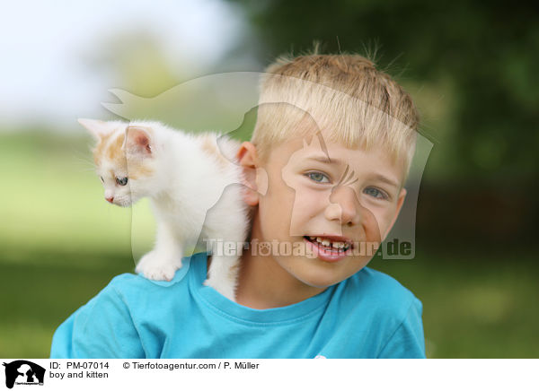 Junge und Ktzchen / boy and kitten / PM-07014