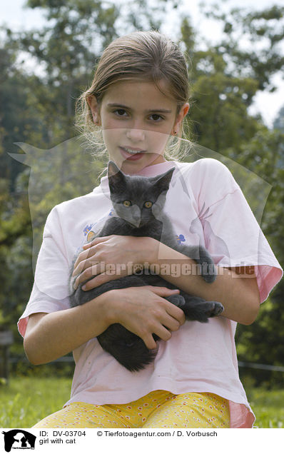 girl with cat / DV-03704