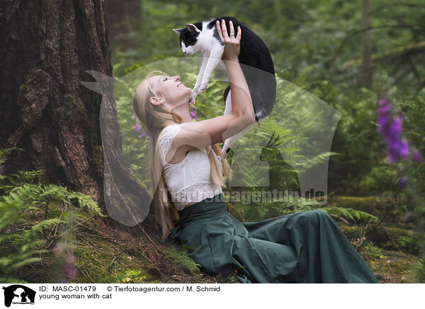 young woman with cat / MASC-01479