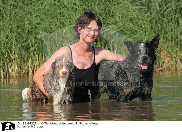 Frau mit 2 Hunden / woman with 2 dogs / SS-24227