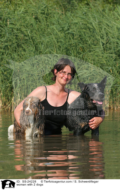Frau mit 2 Hunden / woman with 2 dogs / SS-24228