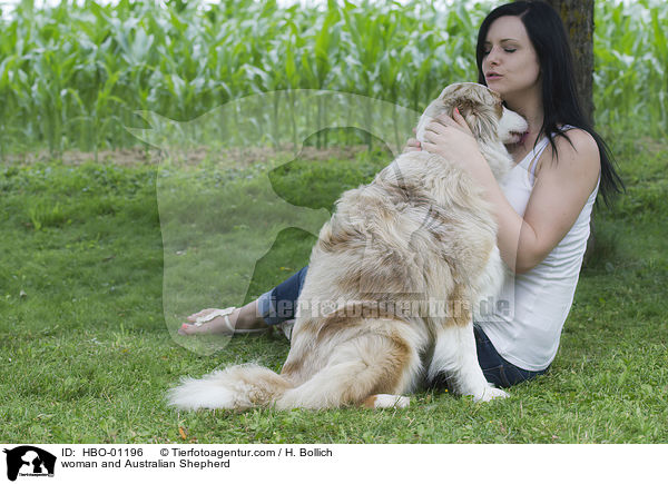 Frau und Australian Shepherd / woman and Australian Shepherd / HBO-01196