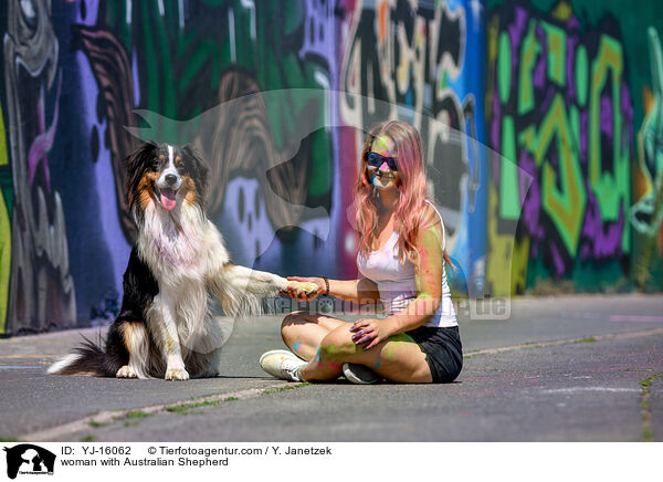 woman with Australian Shepherd / YJ-16062