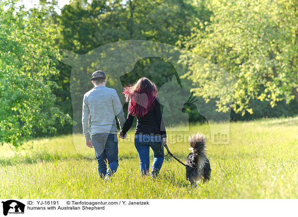 Menschen mit Australian Shepherd / humans with Australian Shepherd / YJ-16191