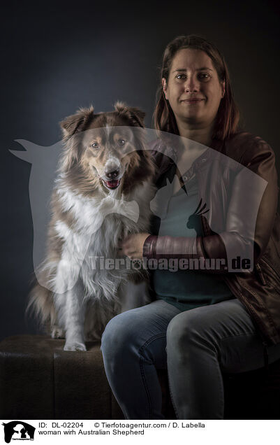 Frau mit Australian Shepherd / woman wirh Australian Shepherd / DL-02204
