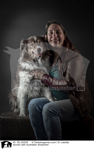 Frau mit Australian Shepherd / woman wirh Australian Shepherd / DL-02205