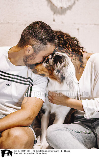 Paar mit Australian Shepherd / Pair with Australian Shepherd / LR-01160