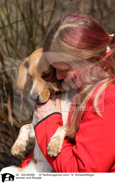 Frau und Beagle / woman and Beagle / SS-46089
