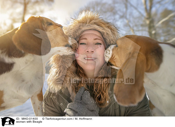 Frau mit Beagle / woman with Beagle / MHO-01400