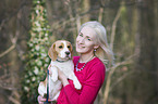 Nina Bauer with Beagle