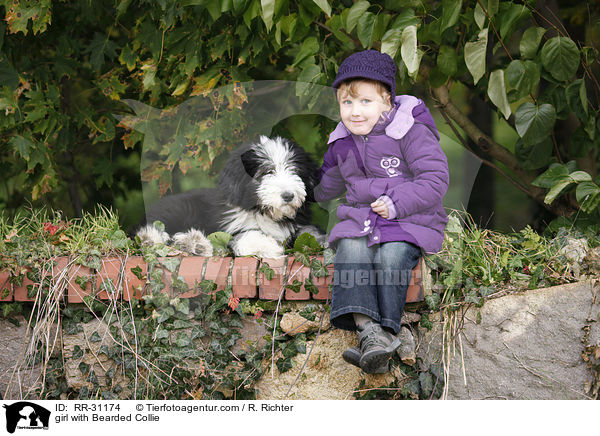 Mdchen mit Bearded Collie / girl with Bearded Collie / RR-31174