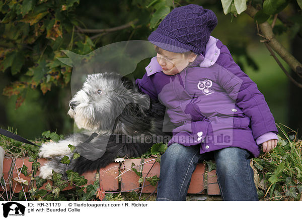 Mdchen mit Bearded Collie / girl with Bearded Collie / RR-31179