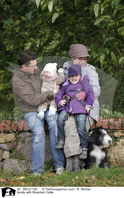 Familie mit Bearded Collie / family with Bearded Collie / RR-31180