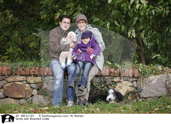 Familie mit Bearded Collie / family with Bearded Collie / RR-31181