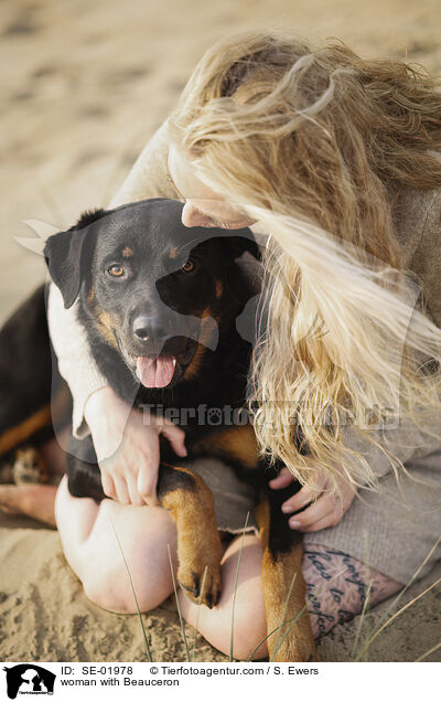 Frau mit Beauceron / woman with Beauceron / SE-01978