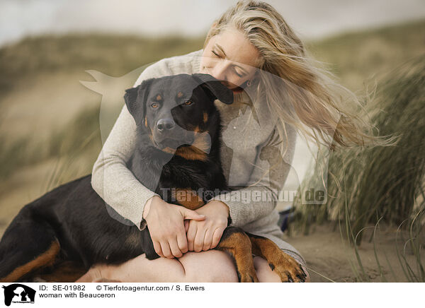 Frau mit Beauceron / woman with Beauceron / SE-01982