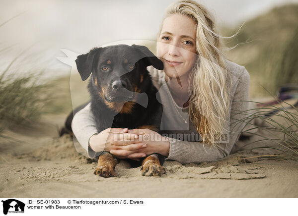 Frau mit Beauceron / woman with Beauceron / SE-01983