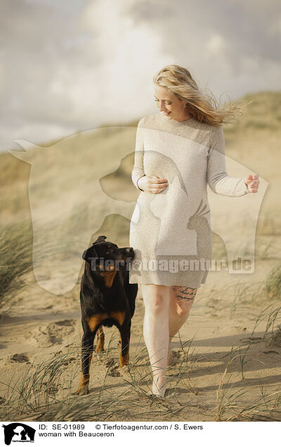 Frau mit Beauceron / woman with Beauceron / SE-01989