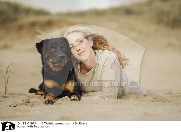 Frau mit Beauceron / woman with Beauceron / SE-01994