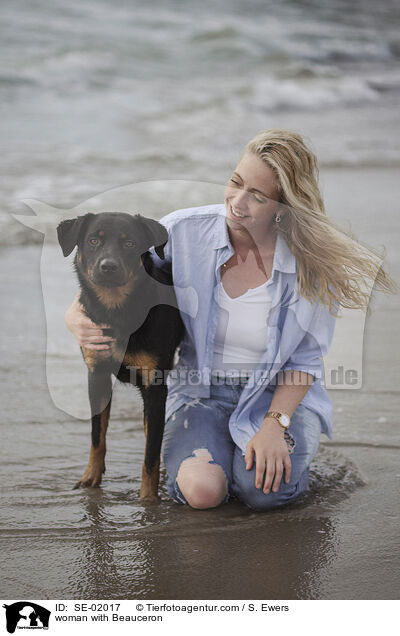 Frau mit Beauceron / woman with Beauceron / SE-02017