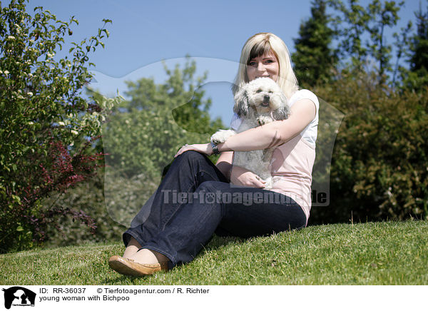 young woman with Bichpoo / RR-36037