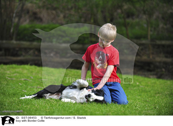 Junge und Border Collie / boy with Border Collie / SST-06453