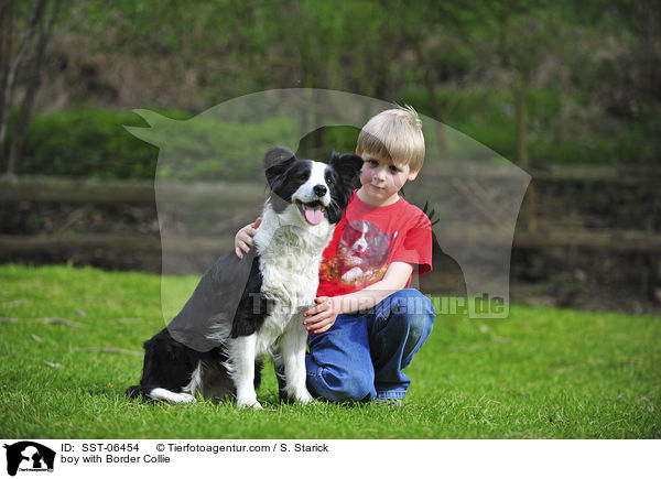 Junge und Border Collie / boy with Border Collie / SST-06454