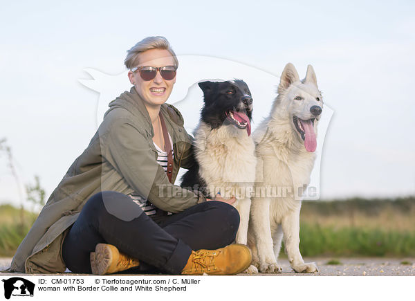 Frau mit Border Collie und Weier Schferhund / woman with Border Collie and White Shepherd / CM-01753