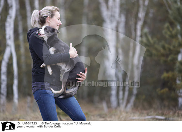 junge Frau mit Border Collie / young woman with Border Collie / UM-01723