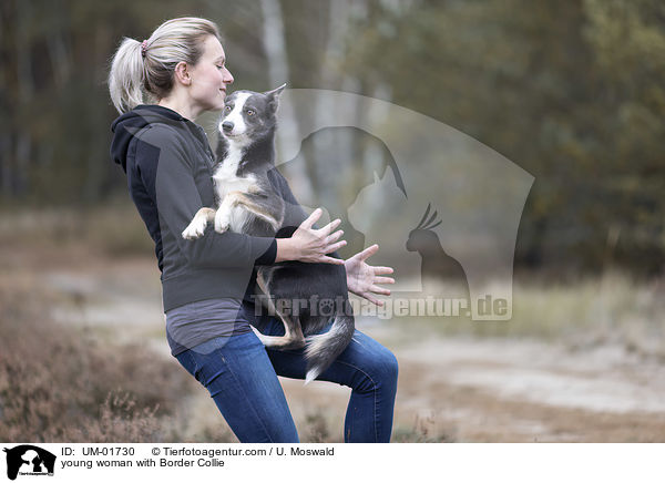 junge Frau mit Border Collie / young woman with Border Collie / UM-01730