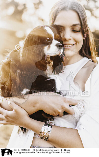 young woman with Cavalier King Charles Spaniel / LR-01303