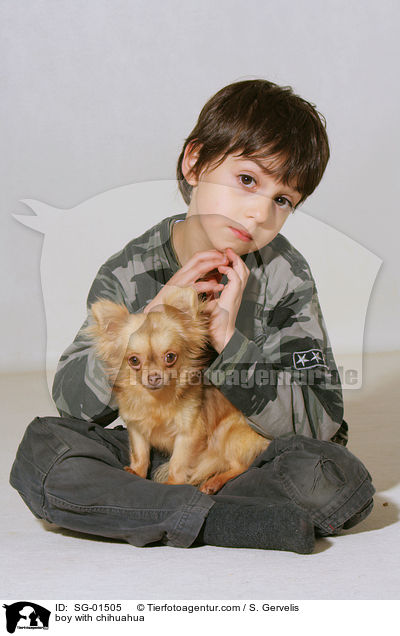 Junge mit Chihuahua / boy with chihuahua / SG-01505