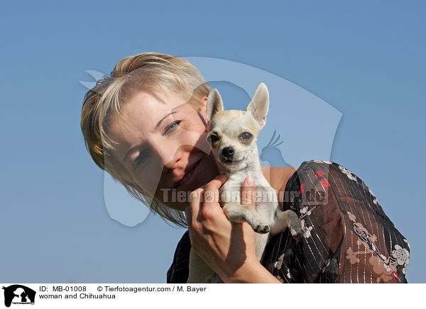 Frau und Chihuahua / woman and Chihuahua / MB-01008