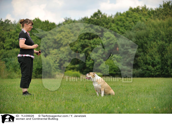 woman and Continental Bulldog / YJ-09926