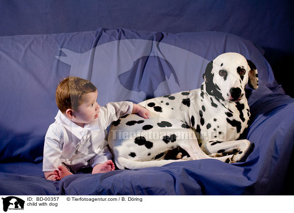 Kind und Hund / child with dog / BD-00357