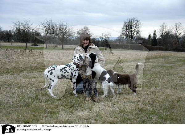 junge Frau mit Hunden / young woman with dogs / BB-01002