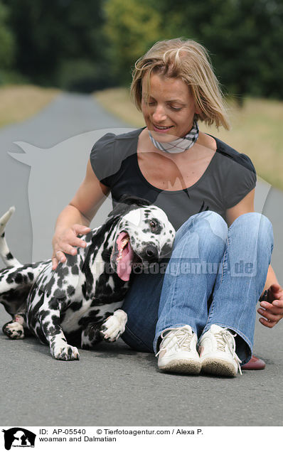 Frau mit Dalmatiner / woaman and Dalmatian / AP-05540