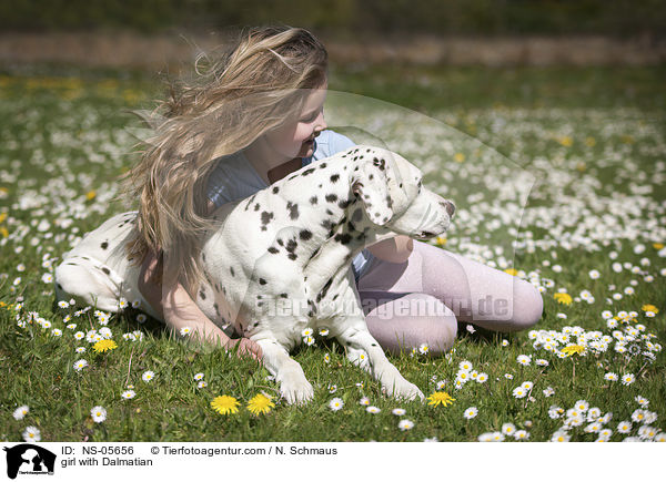 Mdchen mit Dalmatiner / girl with Dalmatian / NS-05656