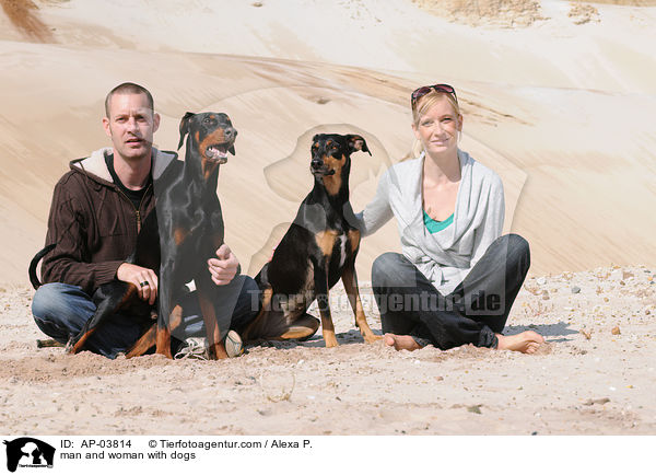 Mann und Frau mit Hunden / man and woman with dogs / AP-03814