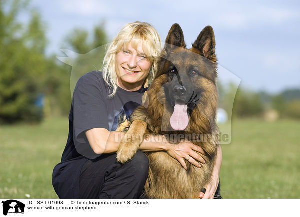 woman with german shepherd / SST-01098