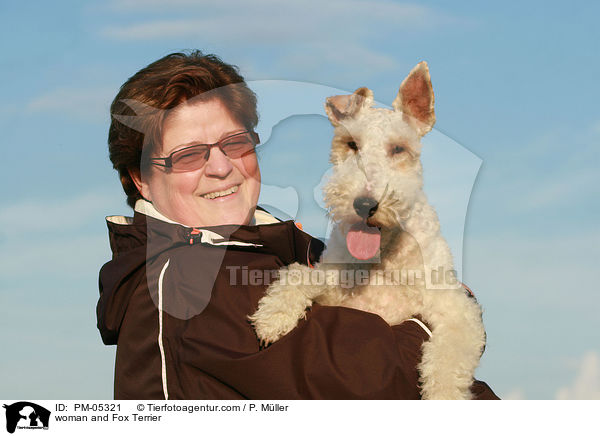 Frau und Foxterrier / woman and Fox Terrier / PM-05321