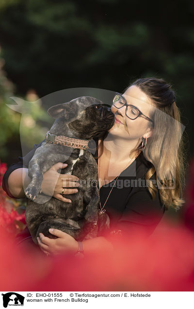 Frau mit Franzsische Bulldogge / woman with French Bulldog / EHO-01555