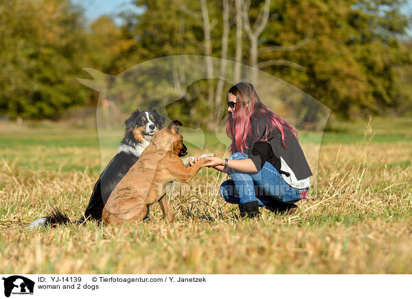 Frau und 2 Hunde / woman and 2 dogs / YJ-14139